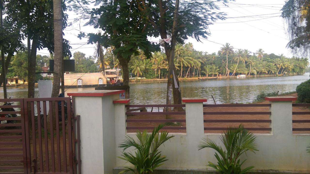 Punerjeni Homes Alappuzha Εξωτερικό φωτογραφία