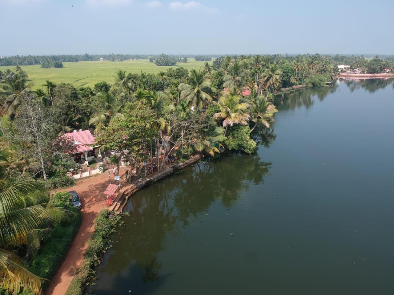 Punerjeni Homes Alappuzha Εξωτερικό φωτογραφία
