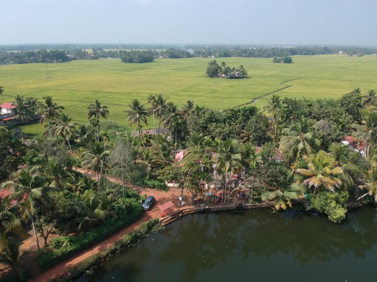 Punerjeni Homes Alappuzha Εξωτερικό φωτογραφία